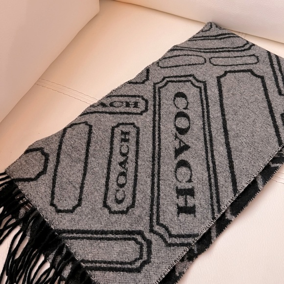 COACH vintage cashmere winter reversible scarf 100% authentic. - Picture 3 of 3